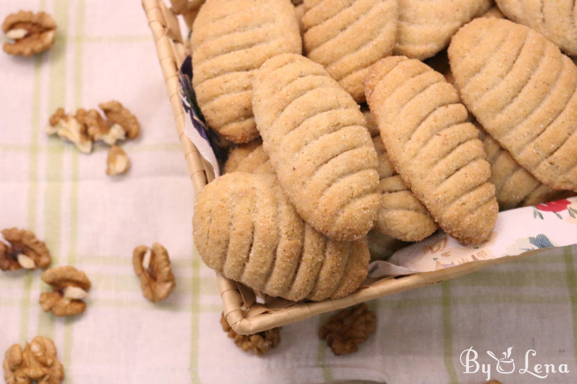 Banana Walnut Cookie Recipe - Easy &amp; Delicious - ByLena.com