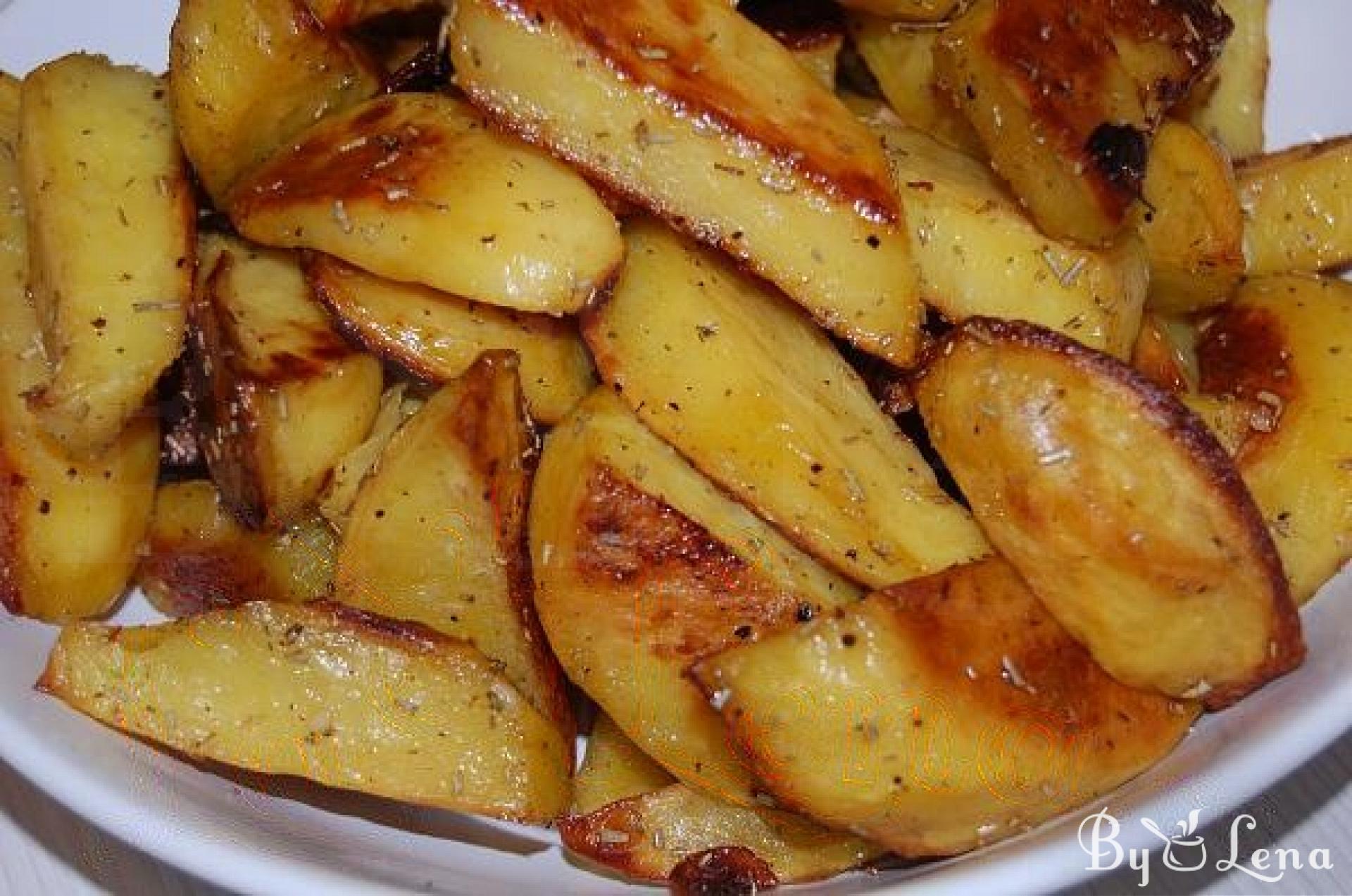 Crispy Rosemary Roasted Potatoes Recipe - ByLena.com