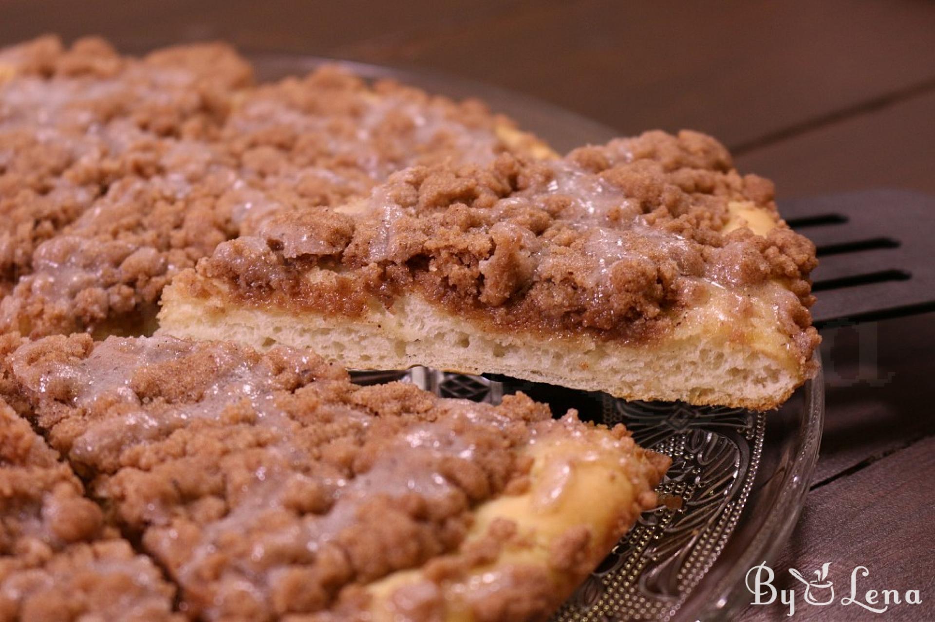 Cinnamon Crumb Dessert Pizza - ByLena.com