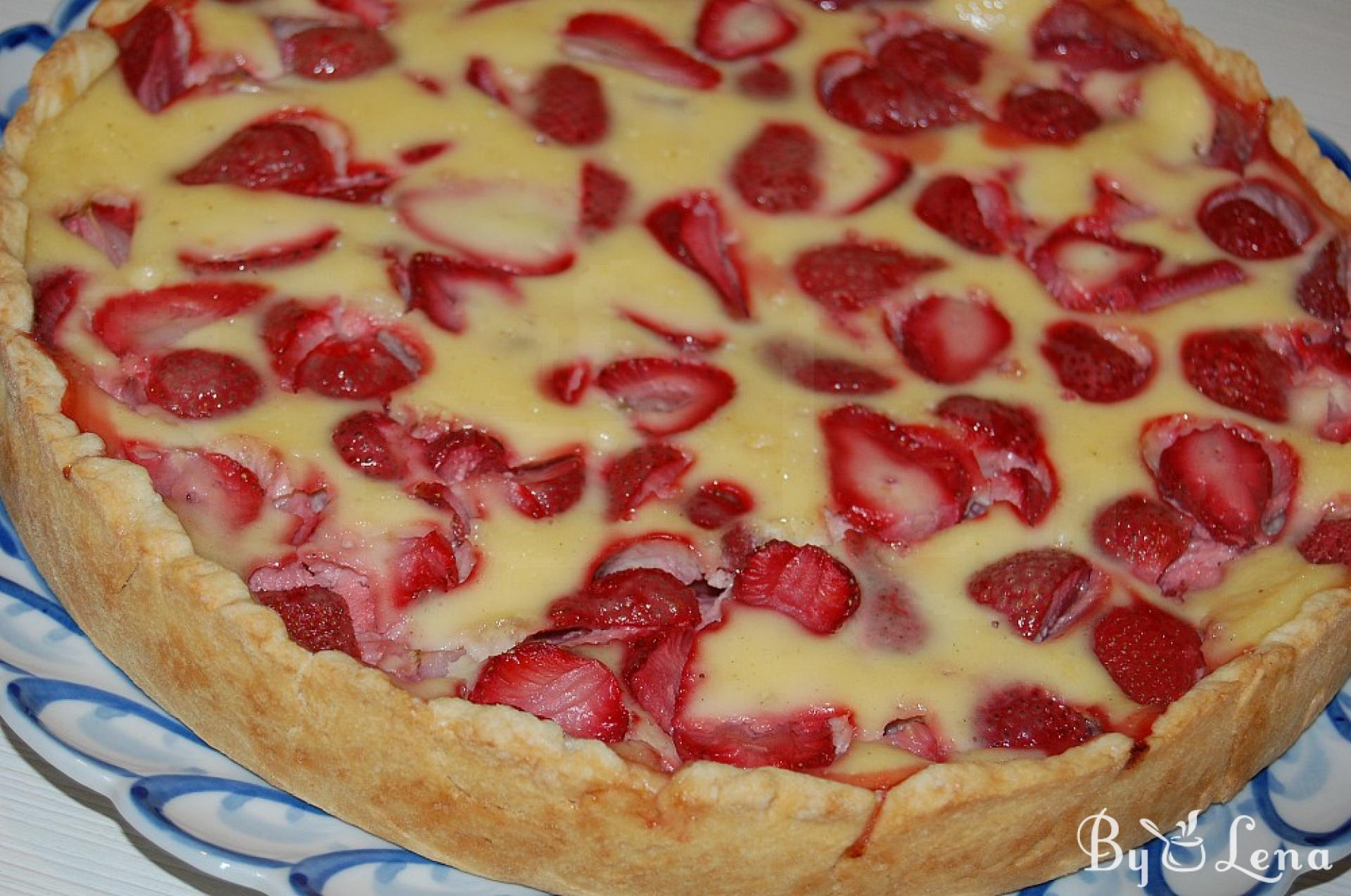 Best Strawberry Sour Cream Pie Recipe - ByLena.com
