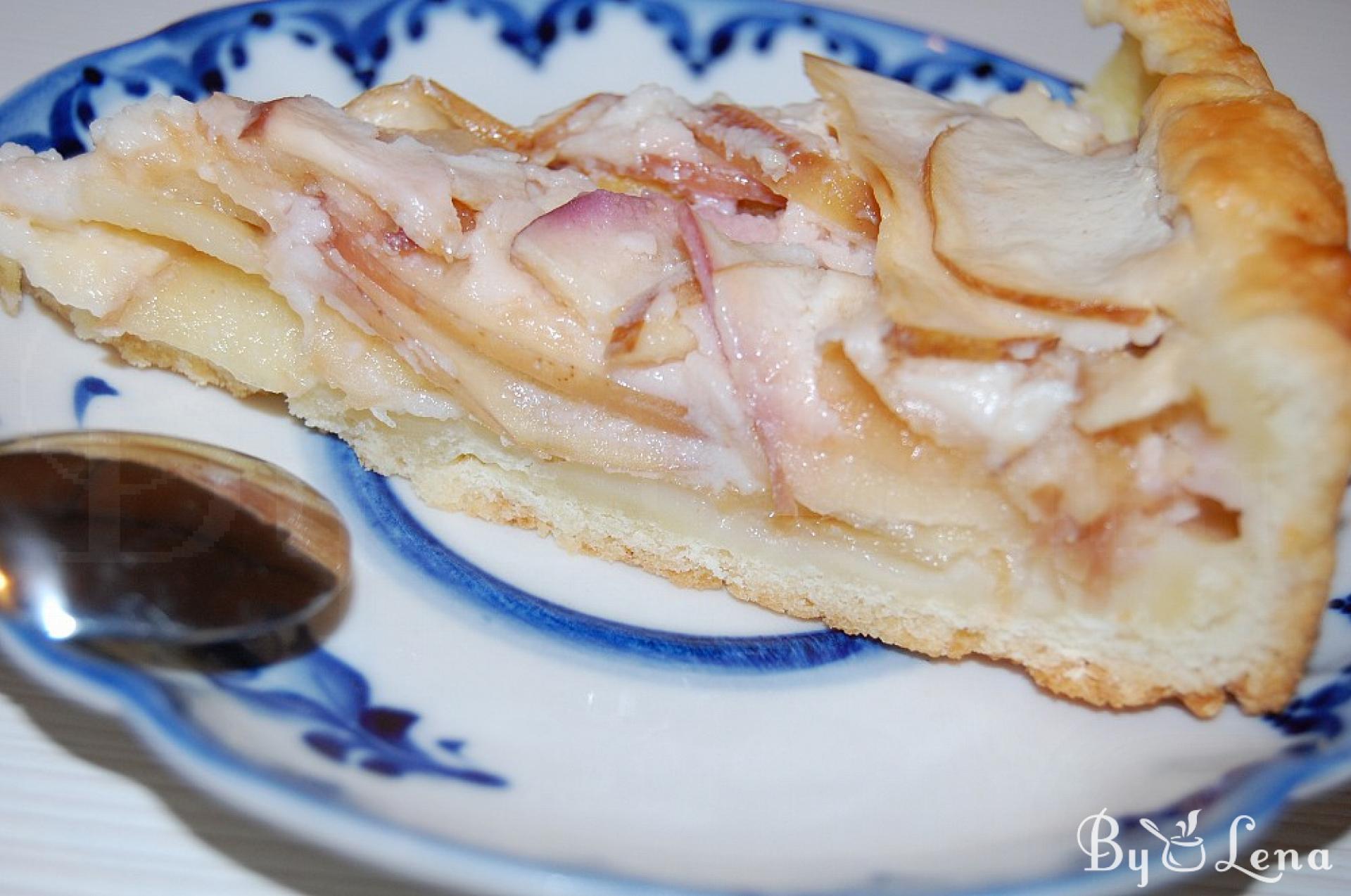 Easy and Creamy Sour Cream Apple Pie Recipe - ByLena.com
