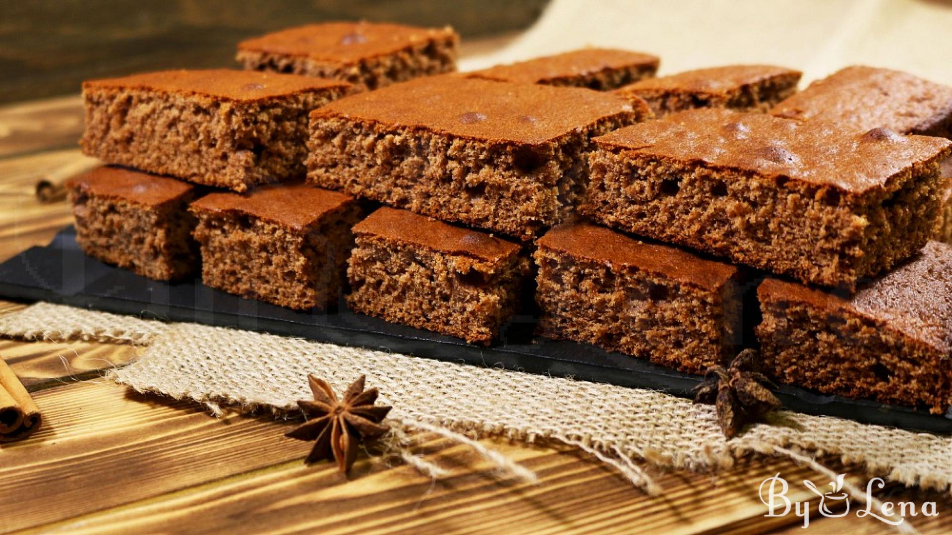 Easy Gingerbread Traybake - ByLena.com