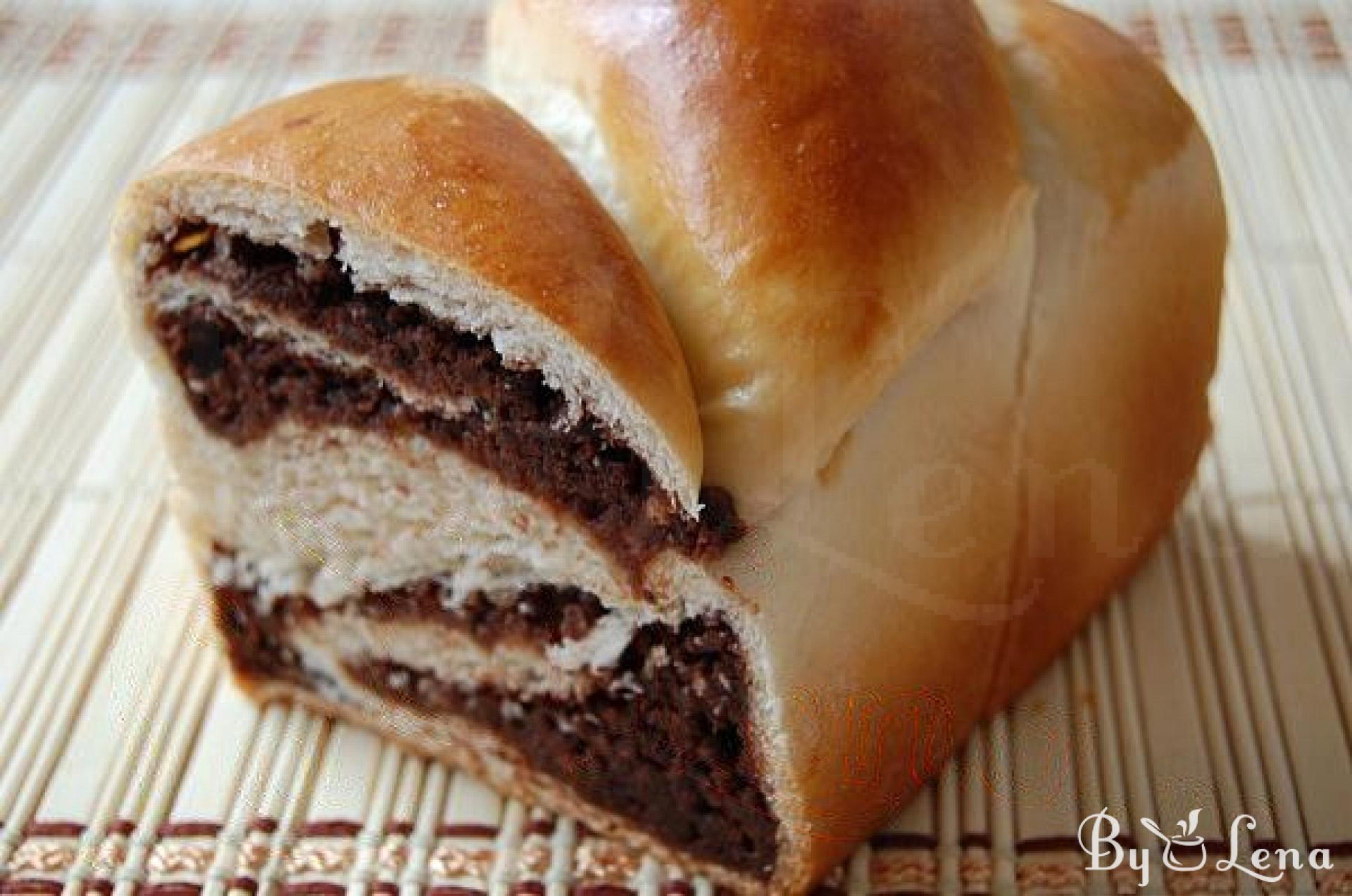 Cozonac - Romanian Sweet Bread with Walnuts - ByLena.com