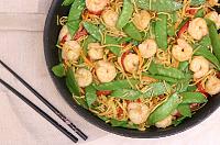 Chinese noodles with shrimp and vegetables