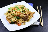 Chinese Noodles with Chicken and Vegetables