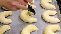 Apple Crescent Rolls - Step 19
