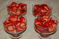 Easy Strawberries and Sour Cream Parfaits - Step 5