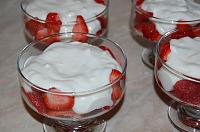 Easy Strawberries and Sour Cream Parfaits - Step 6