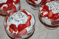 Easy Strawberries and Sour Cream Parfaits - Step 8