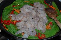Chinese noodles with shrimp and vegetables - Step 6