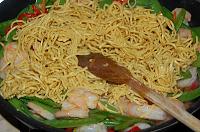 Chinese noodles with shrimp and vegetables - Step 7