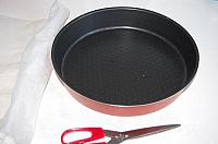How to cut baking paper for the round tray - Step 1