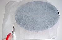 How to cut baking paper for the round tray - Step 2