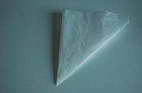 How to cut baking paper for the round tray - Step 5