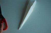 How to cut baking paper for the round tray - Step 6