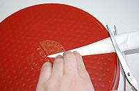 How to cut baking paper for the round tray - Step 7