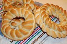 Moldovan Round Braided Bread - Colaci