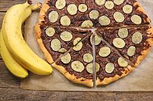 Banana Nutella Pizza