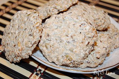 Crispy Seeds and Meringue Cookies