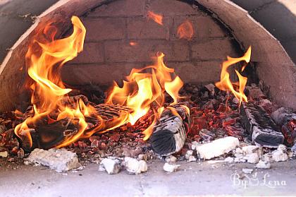How to fire up the wood oven