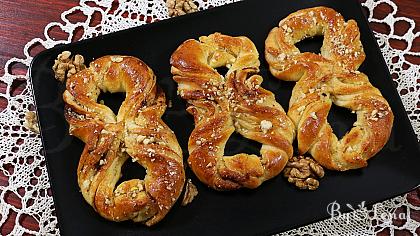 Romanian Fluffy Mucenici - Walnut and Cinnamon Bread