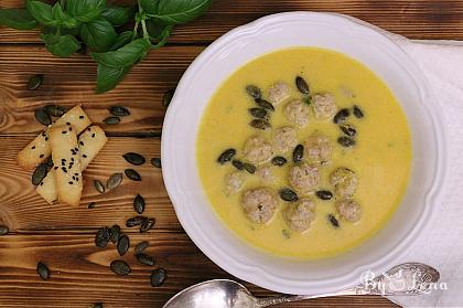 Creamy Pumpkin Soup with Meatballs