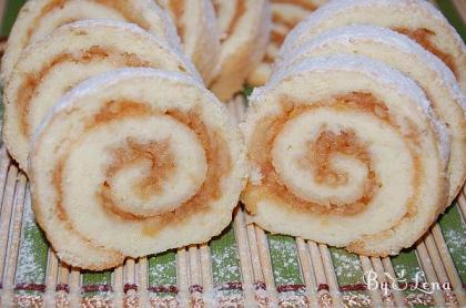 Easy Apple Roll Cake