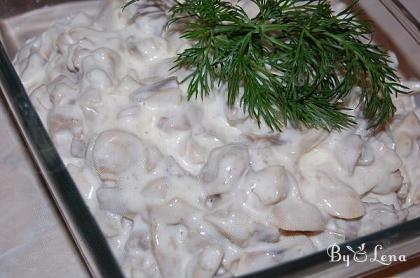 Mushroom Salad with Garlic and Mayo