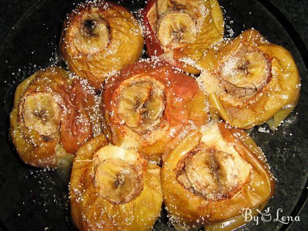Baked Apples Stuffed with Bananas