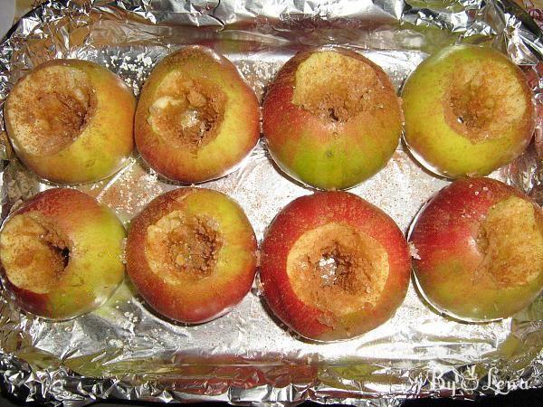 Baked Apples Stuffed with Bananas - Step 1