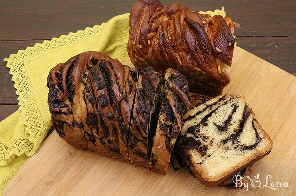 Babka with Chocolate or Orange Jam Filling