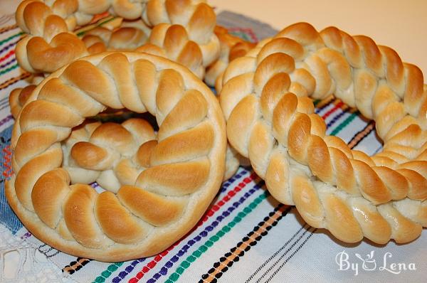 Moldovan Round Braided Bread - Colaci