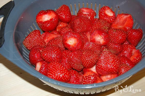 How to Freeze Strawberries - Step 1