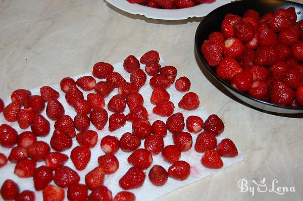 How to Freeze Whole Strawberries - Step 2