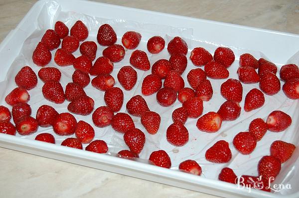 How to Freeze Whole Strawberries - Step 3