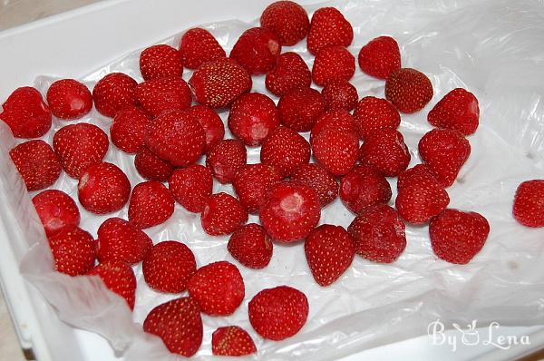 How to Freeze Whole Strawberries - Step 4