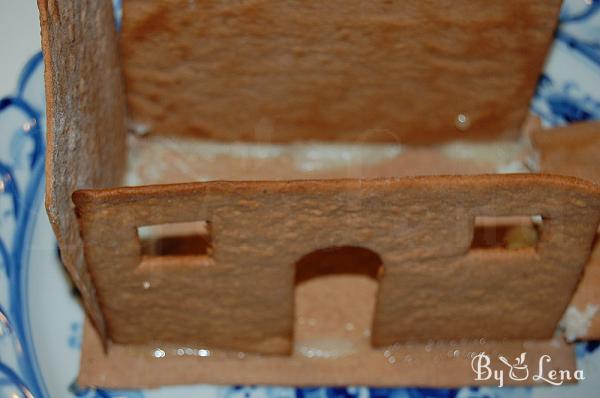 Simple Homemade Gingerbread House - Step 13