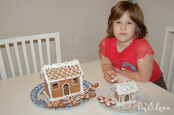 Simple Homemade Gingerbread House - Step 17