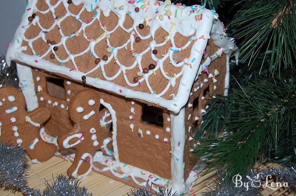 Simple Homemade Gingerbread House