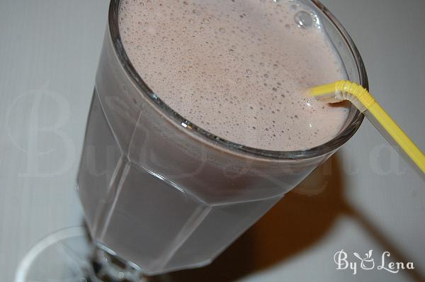 Milk Cocktail with Cocoa and Oats