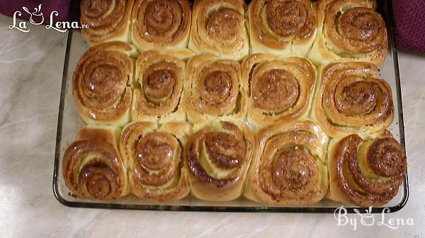 Wasp Nest Buns - Step 23