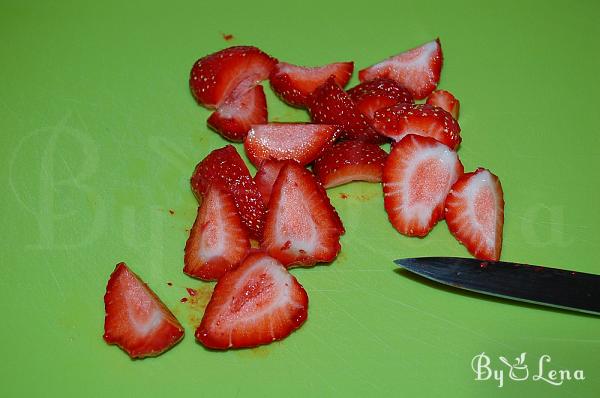 Easy Strawberries and Sour Cream Parfaits - Step 4