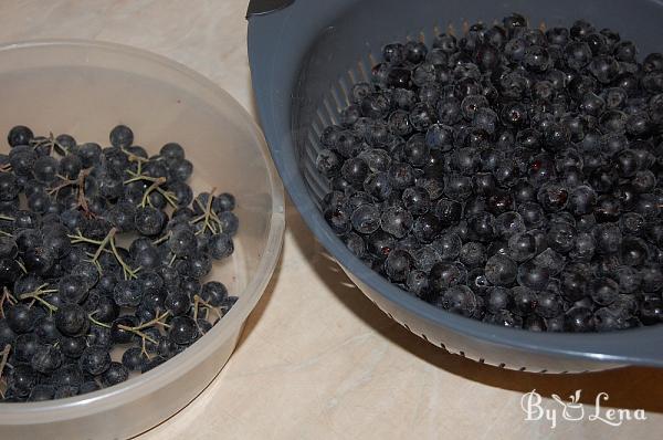 Aronia and Apple Jam with Walnuts - Step 1