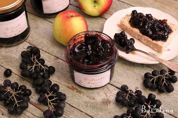 Aronia and Apple Jam with Walnuts