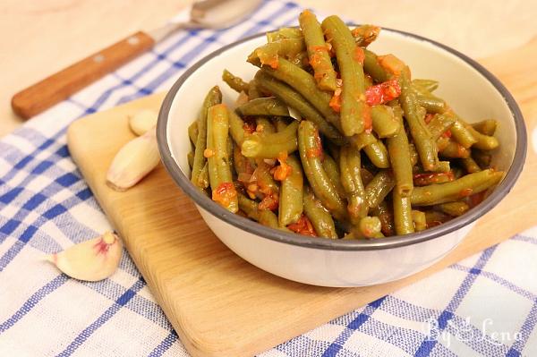 Greek Green Beans with Garlic and Tomatoes - Fasolakia - Step 12