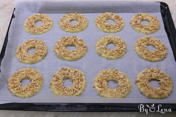 Ring Shortbread Cookies with Peanuts - Step 15