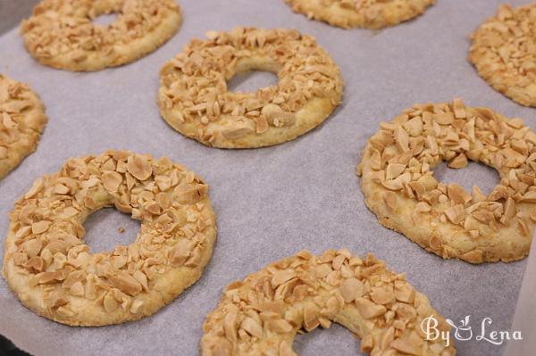 Ring Shortbread Cookies with Peanuts - Step 16