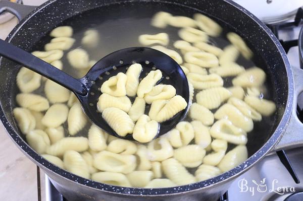 Homemade Gnocchi with Tomato Sauce - Step 3