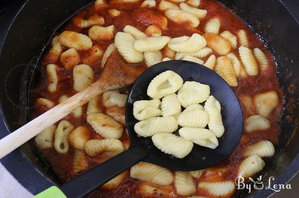 Homemade Gnocchi with Tomato Sauce - Step 4