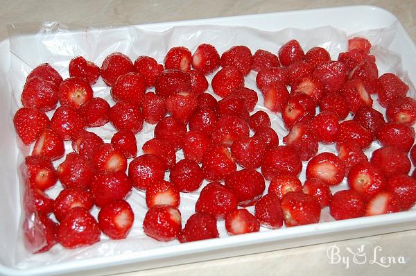 Easy Strawberry Ice Cream - Step 1